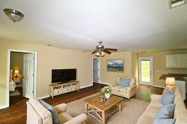 Building Photo - 122 Harden Rd