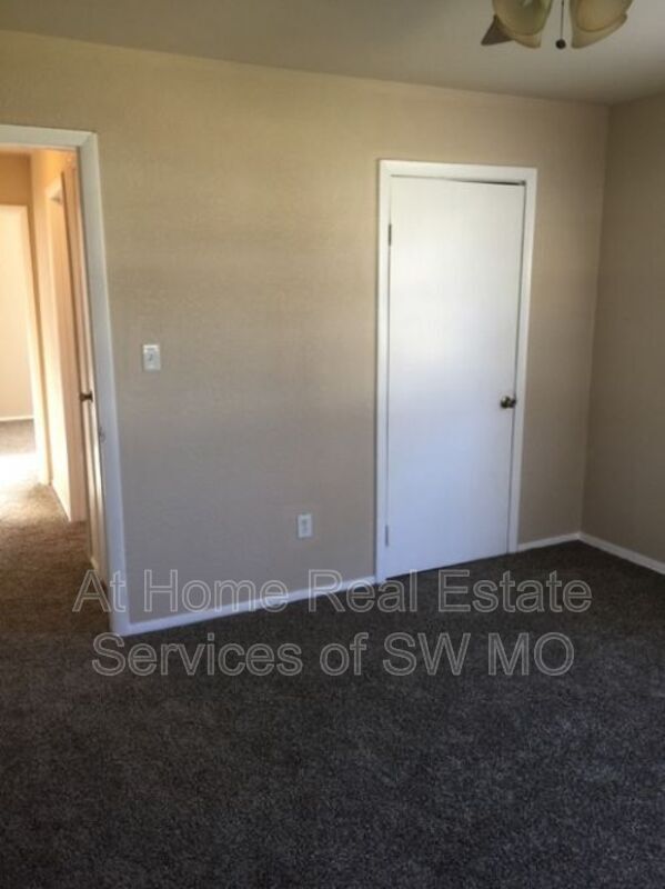 Building Photo - 2810 W College St