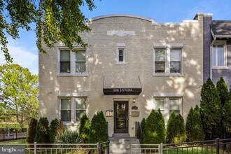 Building Photo - 1100 Holbrook Terrace NE