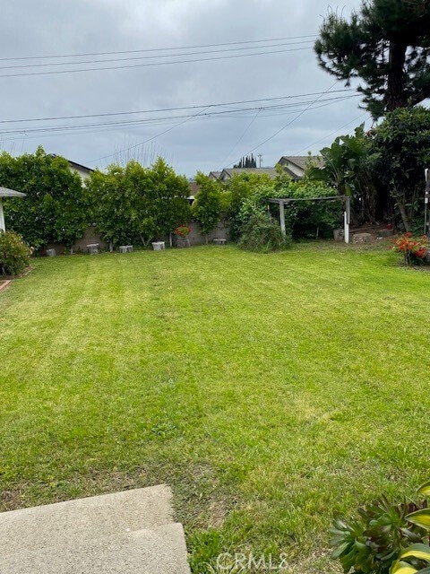 Building Photo - 2024 Angelcrest Dr