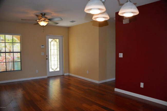 Building Photo - 1055 Luminary Cir
