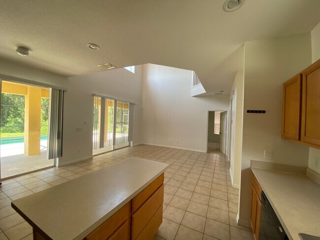 Building Photo - Large home in gated community of Aviana Resort