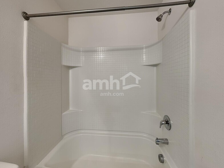 Building Photo - 1222 Brenton Leaf Dr