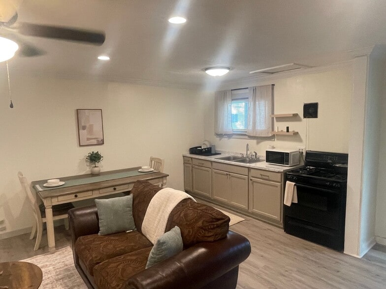 Building Photo - 2401 Amelia Ave