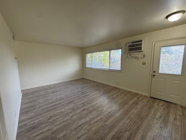 Building Photo - 4360 Twain Dr