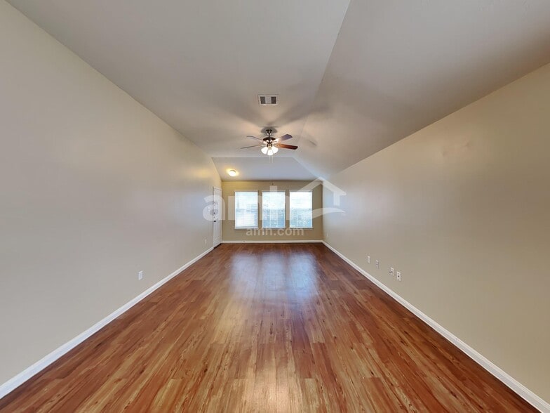 Building Photo - 3930 Hawthorne Glen Ct