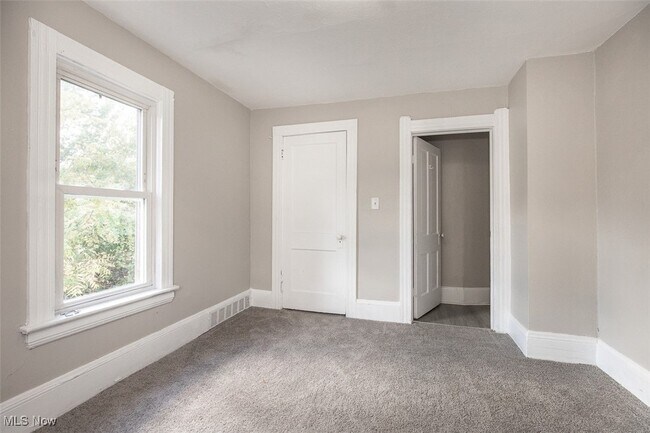 Building Photo - 844 E 154th St