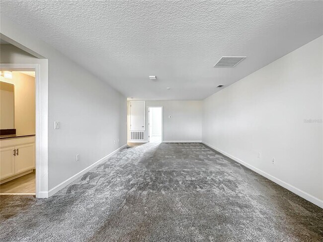 Building Photo - 8886 FALLEN OAK Dr