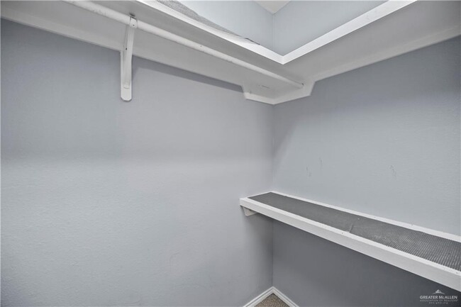 Building Photo - 3107 S 6th Ln