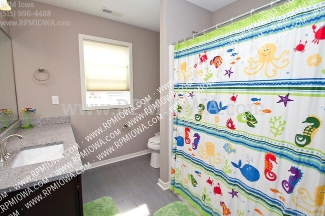 Building Photo - 1655 SW Arlan Dr