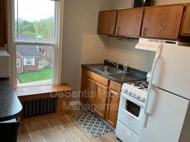 Building Photo - 1632 Steuben St