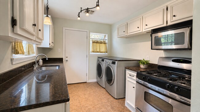 Building Photo - 3506 Garden Pl