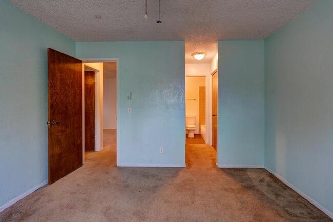 Building Photo - 2768 Saratoga Ave
