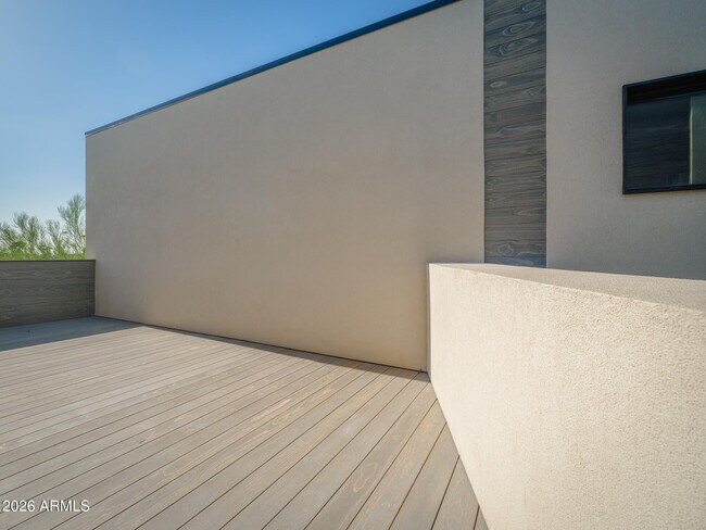 Building Photo - 1740 E Ocotillo Rd