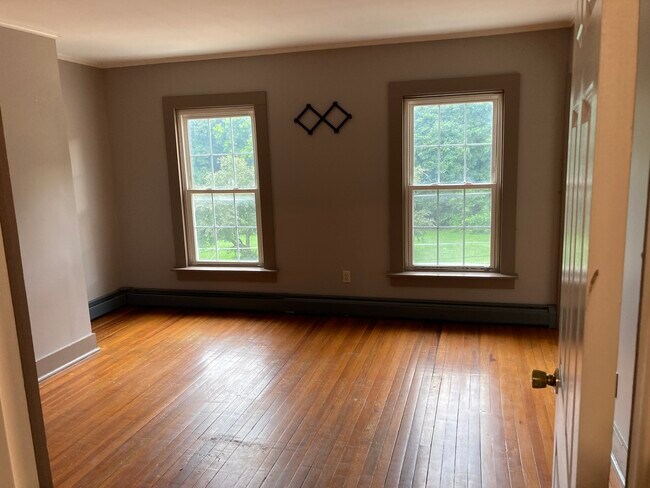 Building Photo - 237 Park Ave