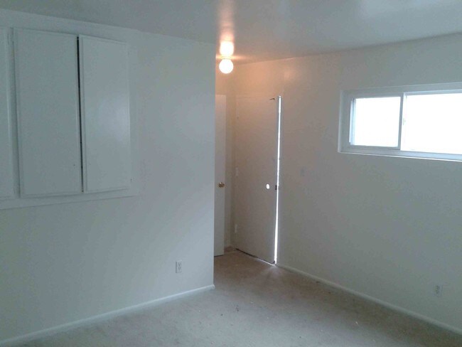 Master bedroom unfurnished - 3512 Pacific Ave