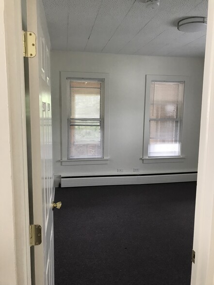 Building Photo - 127 Manhattan Dr