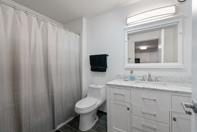 Building Photo - 545 N Dearborn St