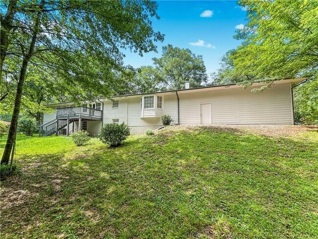 Building Photo - 4239 Pinetree Dr
