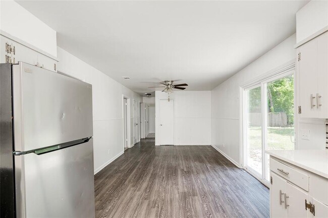 Building Photo - 809 Neans Dr
