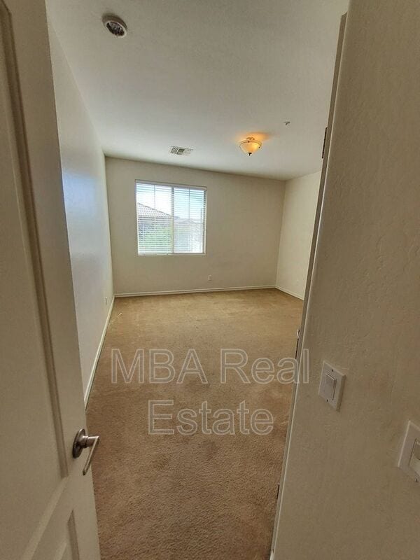 Building Photo - 8998 W Plum Rd