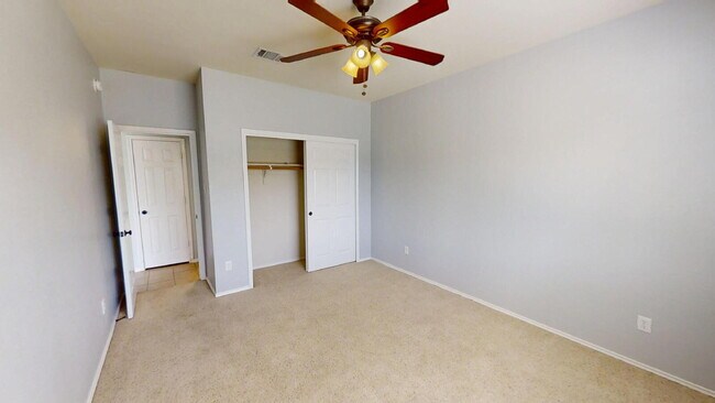 Building Photo - "Spacious 5-Bedroom Oasis with Pool on Gri...