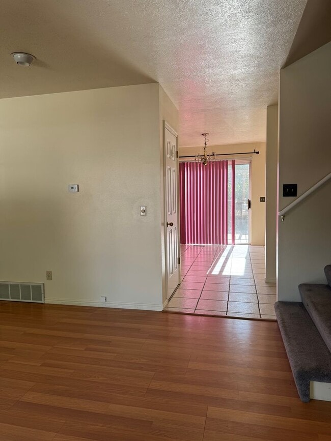 Building Photo - For Rent – Spacious 4 Bed, 3 Bath Home