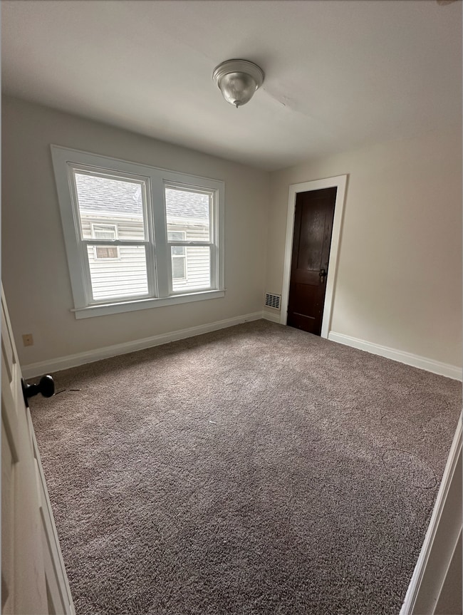Building Photo - 643 S Burgess Ave