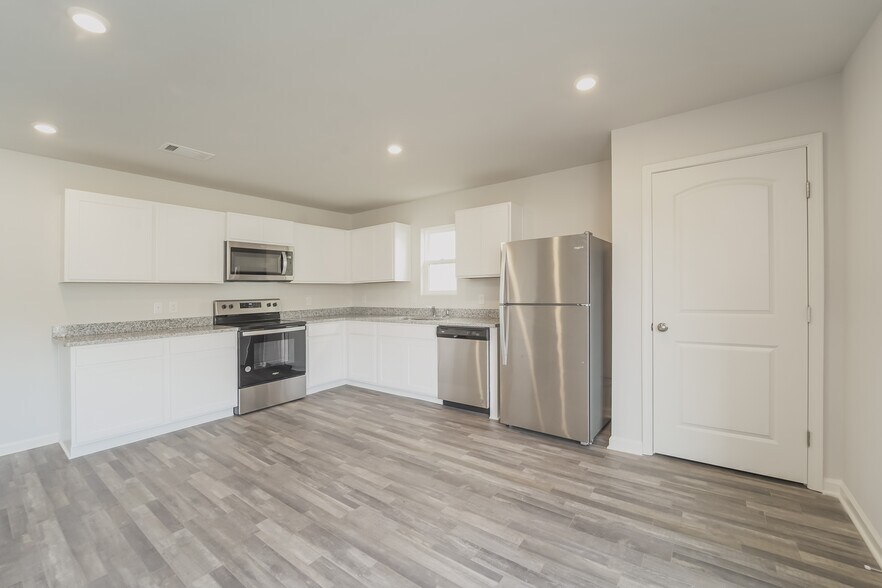 Building Photo - 639 Farmstead Trail