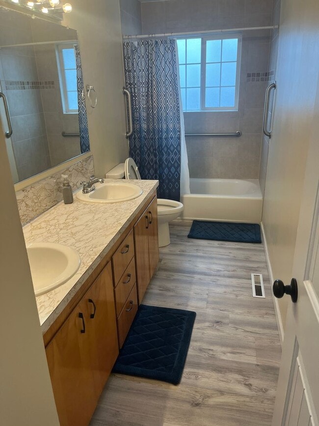 Building Photo - 6407 Harvey Dr