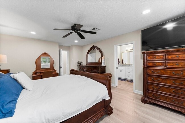 Building Photo - 28814 Holly Hill Dr