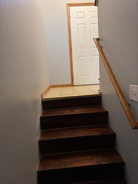 Building Photo - 871 Symphony Dr