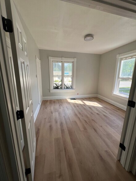 Primary bedroom - 515 Railroad St