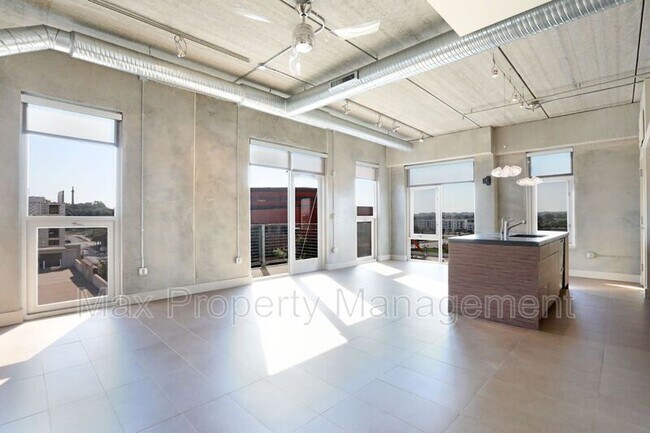 Building Photo - 309 E 5th St