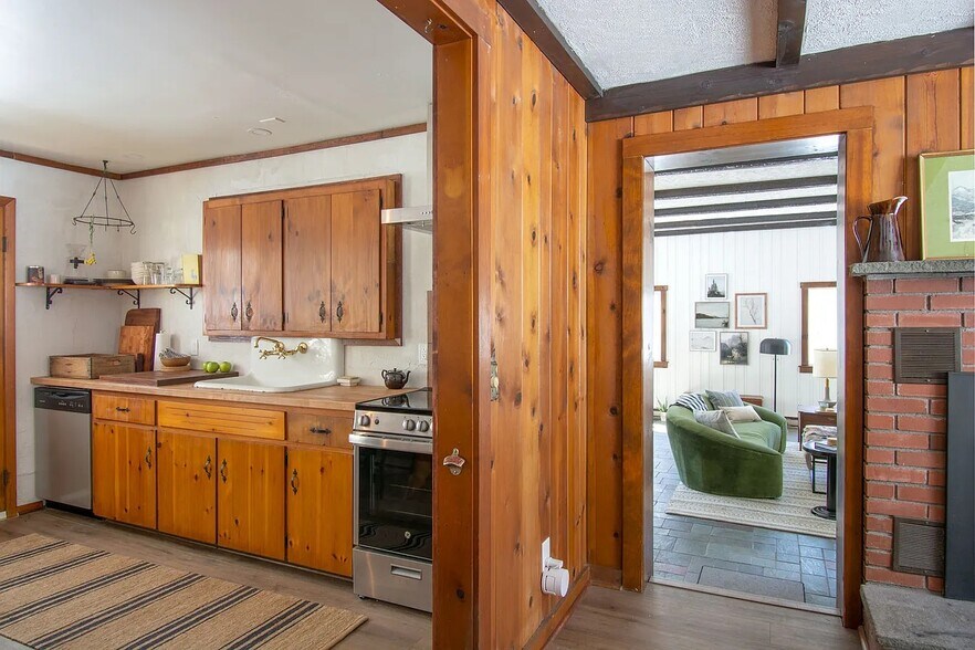 Building Photo - 30 Ford Rd