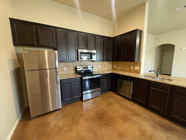 Building Photo - Luxury Duplex in New Braunfels, TX!