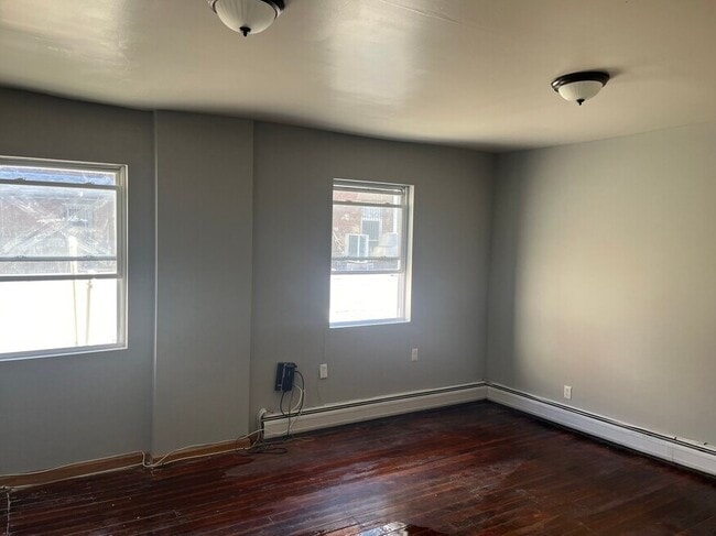 Building Photo - 9-11 Liberty St