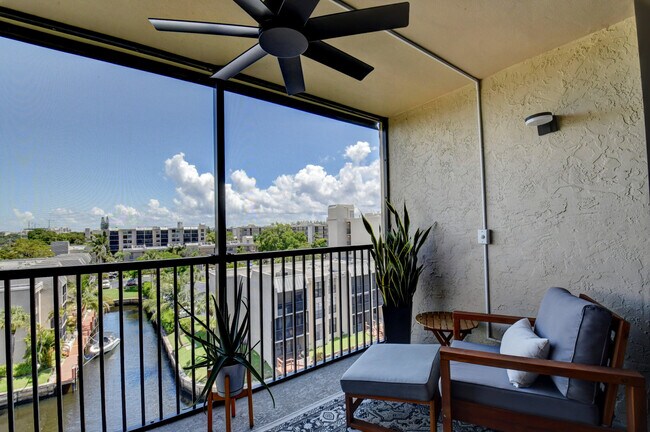 Building Photo - 17 Royal Palm Way