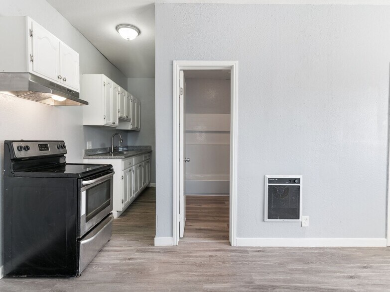 Building Photo - 2212 Myrtle Ave