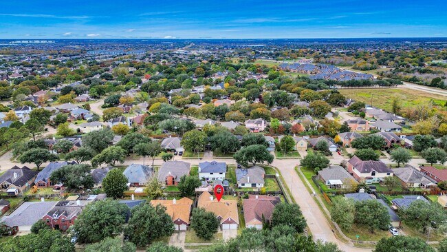 Building Photo - 16243 April Ridge Dr