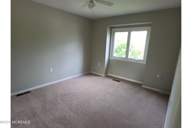 Building Photo - 283 Plum Dr