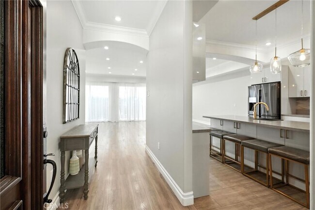 Building Photo - 201 N Reese Pl