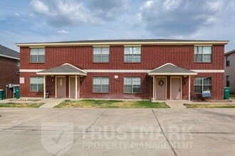 Building Photo - 707 S Amy Ln