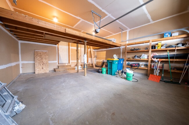 Building Photo - 3290 N Shore Dr