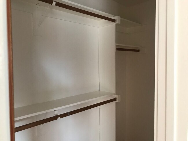 Building Photo - 1976 Hillhurst Ave