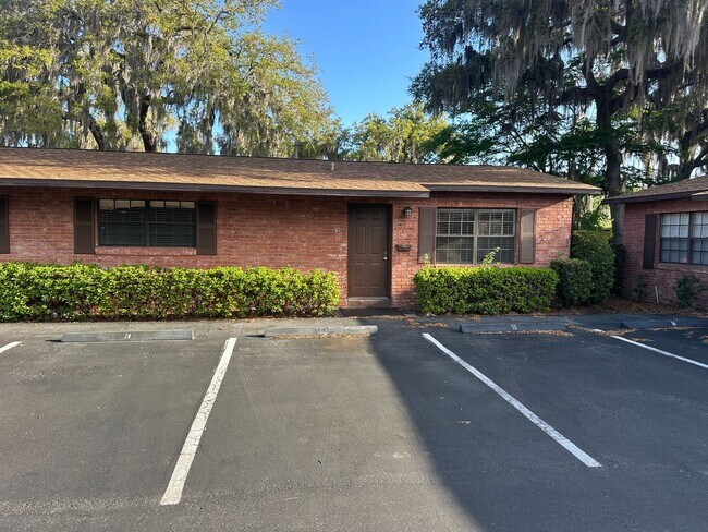 Building Photo - 706 Lee St