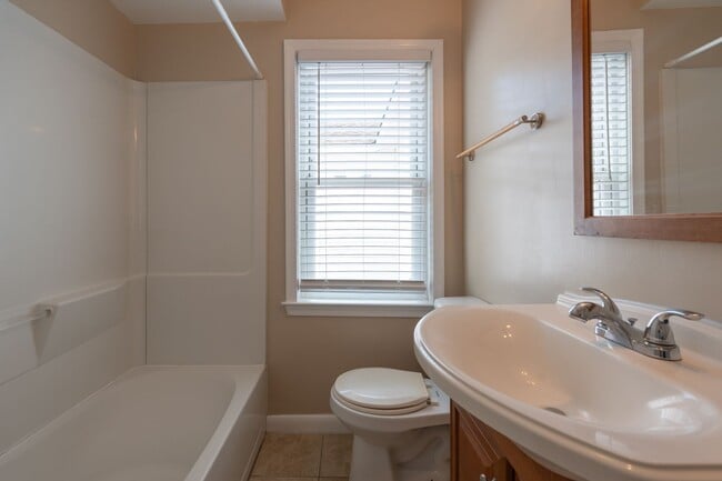Building Photo - BEAUTIFUL 3 Bedroom Home in Little Creek!