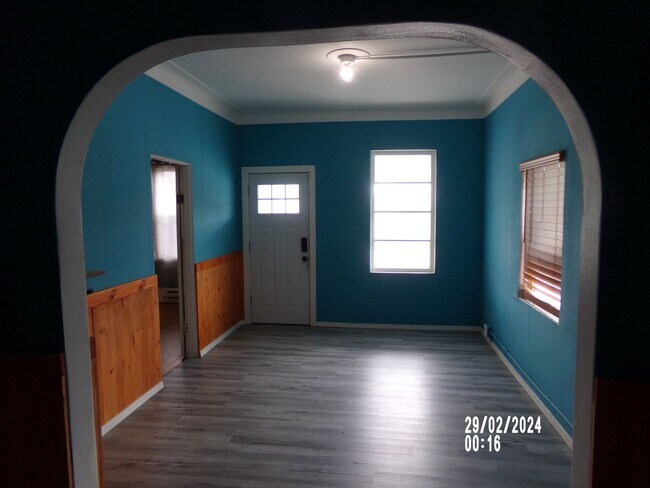 Building Photo - 4bd 1ba Home