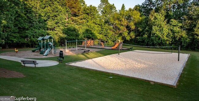 Building Photo - 45 Greenview Dr