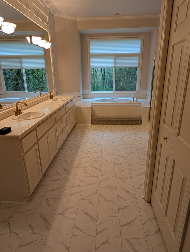 Building Photo - 15902 Manion Way NE